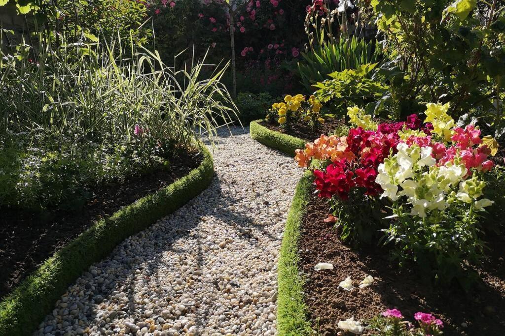 La Roseliere Maison Plain Pied Confortable Belle Decoration Jardin Magnifique 10 Mn A Pied Centre Ville Bayeux Proche Plages Du Debarquement 外观 照片