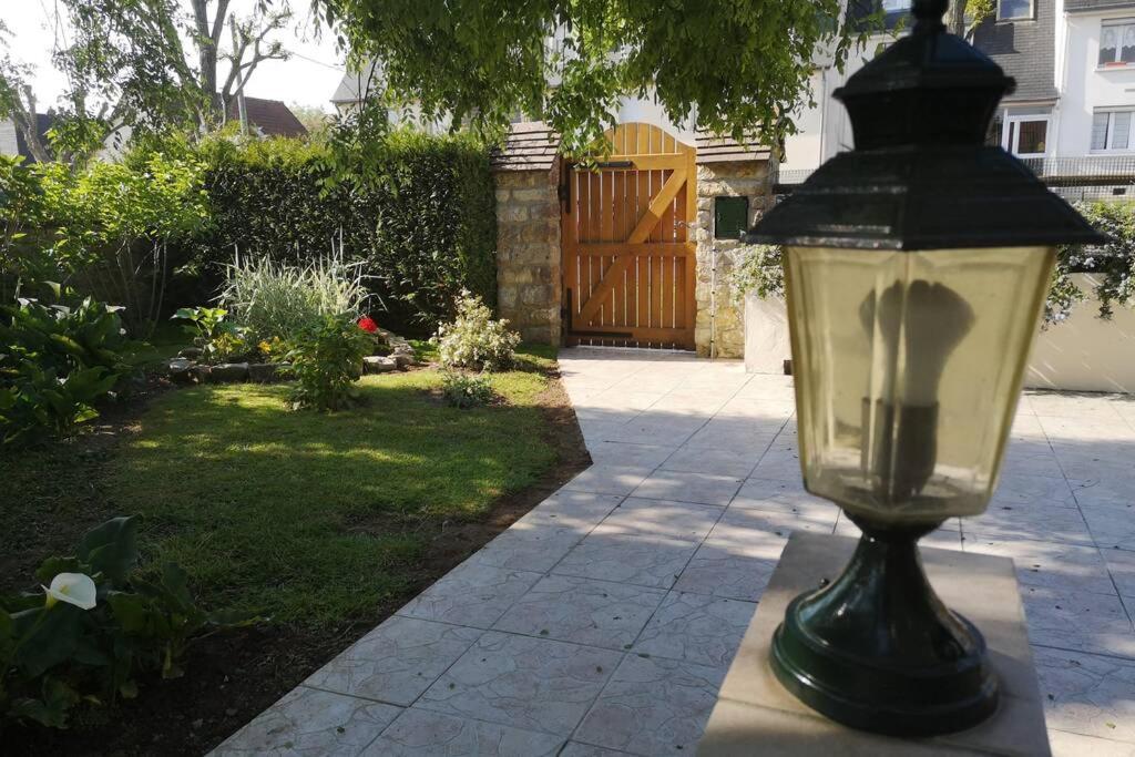La Roseliere Maison Plain Pied Confortable Belle Decoration Jardin Magnifique 10 Mn A Pied Centre Ville Bayeux Proche Plages Du Debarquement 外观 照片