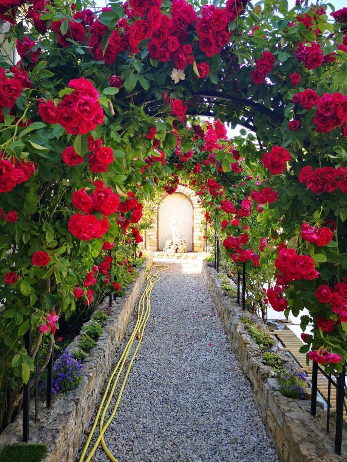 La Roseliere Maison Plain Pied Confortable Belle Decoration Jardin Magnifique 10 Mn A Pied Centre Ville Bayeux Proche Plages Du Debarquement 外观 照片