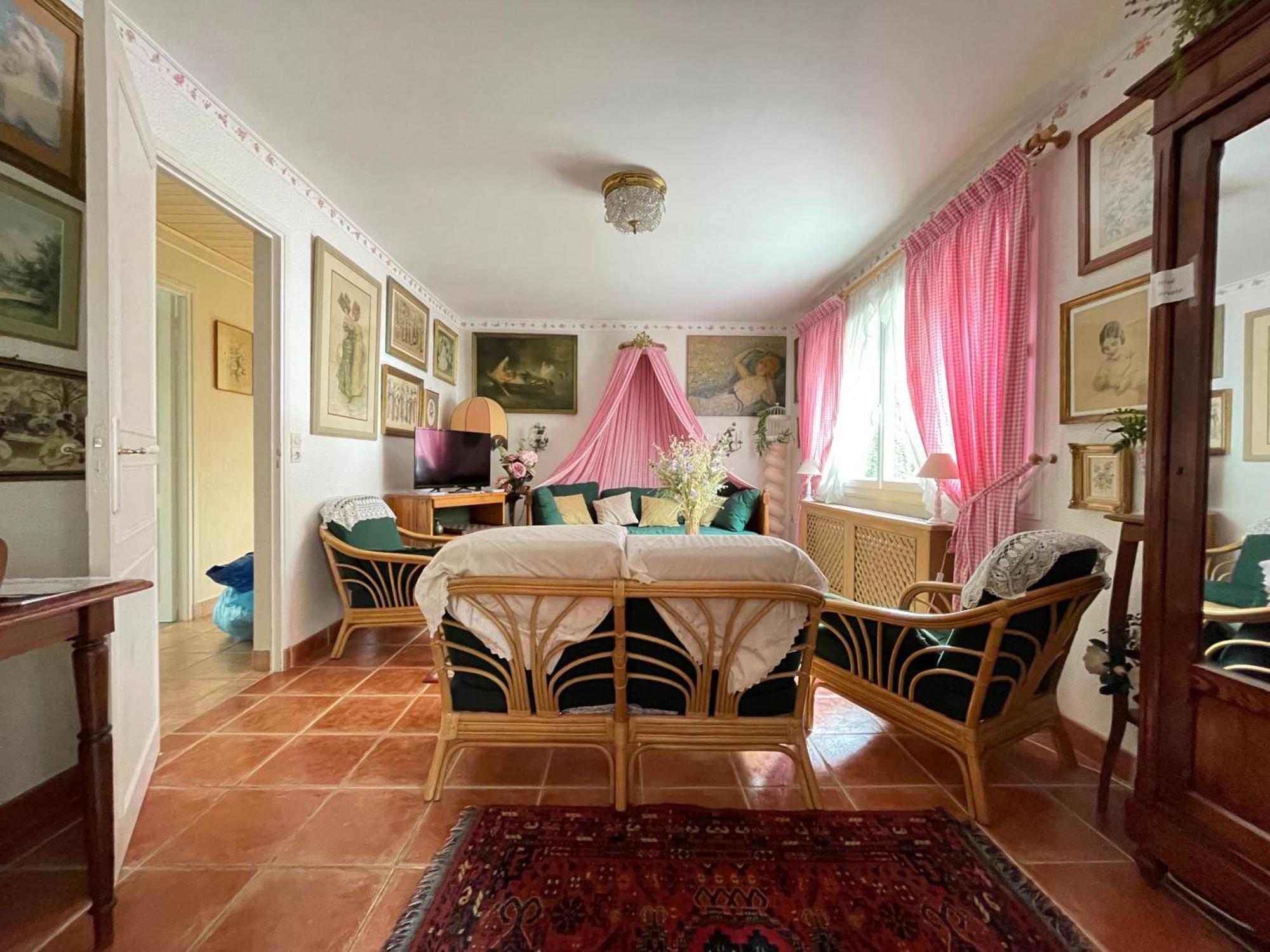 La Roseliere Maison Plain Pied Confortable Belle Decoration Jardin Magnifique 10 Mn A Pied Centre Ville Bayeux Proche Plages Du Debarquement 外观 照片