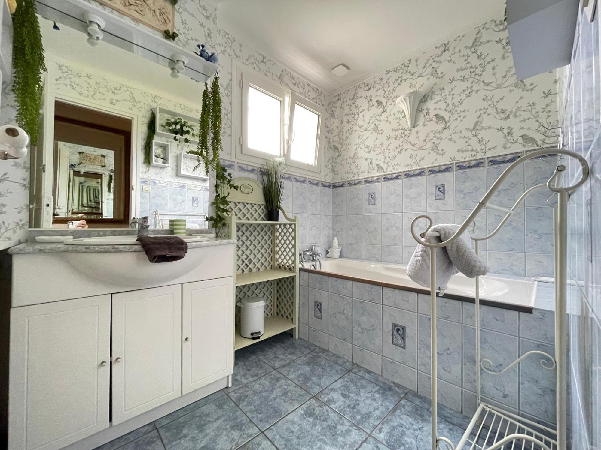 La Roseliere Maison Plain Pied Confortable Belle Decoration Jardin Magnifique 10 Mn A Pied Centre Ville Bayeux Proche Plages Du Debarquement 外观 照片